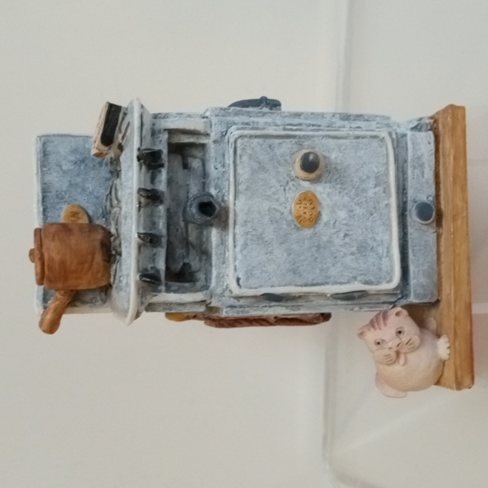 Cat figurines by Adorables Collection, handcrafted and painted in Scotland